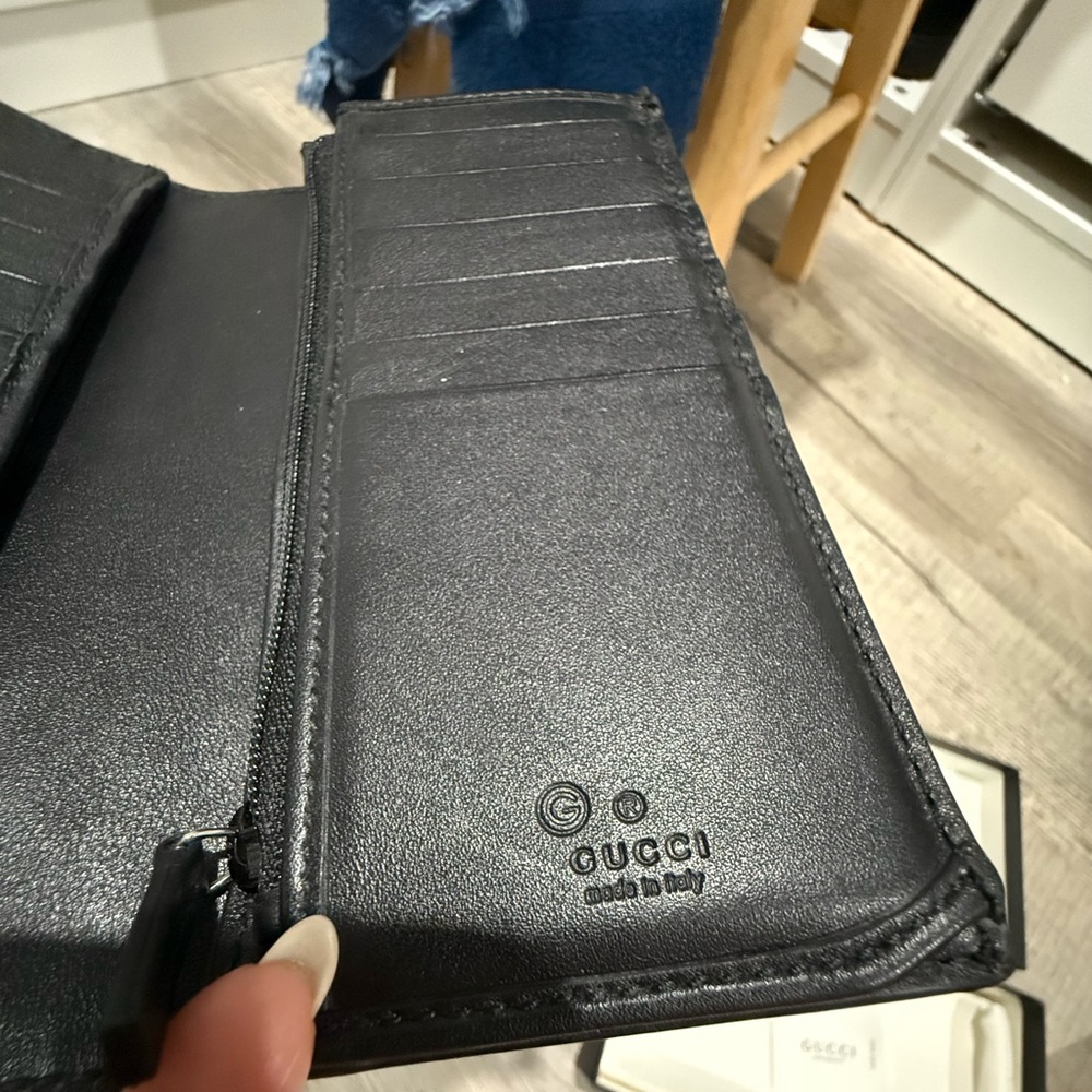 Authentic Gucci bifold wallet - Picture 6 of 6